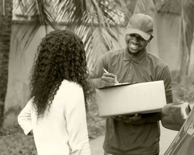 close-up-delivery-person-giving-parcel-client (2)