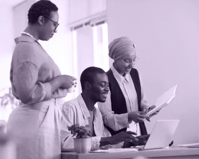 male-employee-getting-used-his-new-office-job-along-with-female-colleagues-e1738075343209
